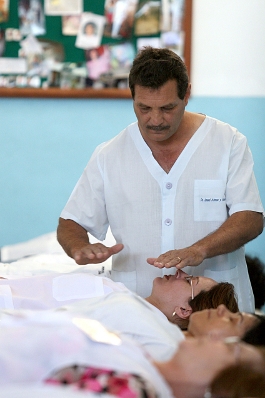 João Berbel em atendimento no IMA - Instituto de Medicina do Além 